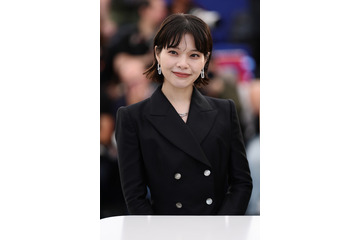 岸井ゆきの、カンヌ初参加でティファニー纏う！オーダーメイドのブラックパンツスタイルで登場 画像