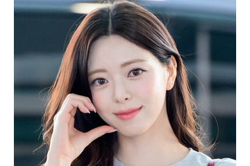 ミニスカ×ニーハイの破壊力…ユナ、制服から覗く“絶対領域”にクギ付け「反則です」 画像