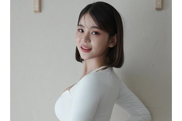 まさにドデカメロン、圧巻のデカさ…“韓国で最もグラマラス”な女性芸人のスイムウェア姿 画像