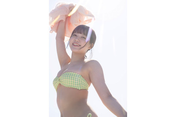 ミスマガグランプリ・和泉芳怜、写真集「愛くるしいボディ」の誌面カット公開！ 画像