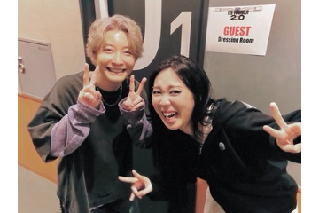 「スタッフ全員のおやつまで…天使」星野源、韓国ラッパーの公演に登場！染めた髪も初披露 画像