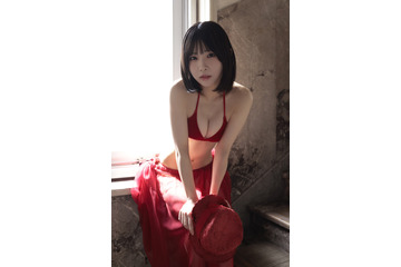 NMB48の注目メンバー・芳賀礼、デジタル写真集発売！ビキニショットで魅了 画像
