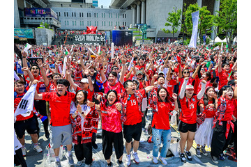 チアも登場、劇的勝利に1万8000人が歓喜に沸く　ソウルで韓国vsチェコ戦街頭応援　お昼時の会社員も選手にエール【北中米W杯】 画像