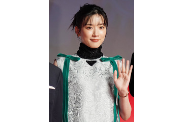 永野芽郁、パネル展に“本人降臨”　ファンからは「会いたかった」「相変わらず可愛い」 画像