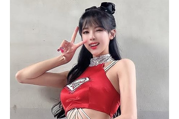 「ちょっと見えそう…」ミニスカでしゃがみ込みポーズの韓国人気チア、満点美貌の近況に反響 画像