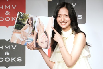 乃木坂46・金川紗耶、1st写真集は「彼女感のある1冊」！白ビキニ＆舌ペロカットがお気に入り 画像