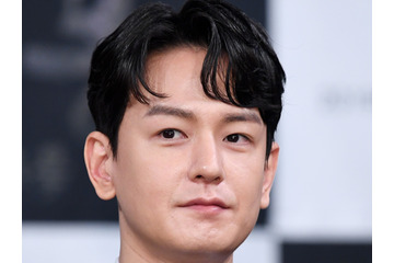 物流センターで“アルバイト”も話題に…韓国ベテラン俳優、点滴姿に心配の声集まる「健康を大事にして」 画像