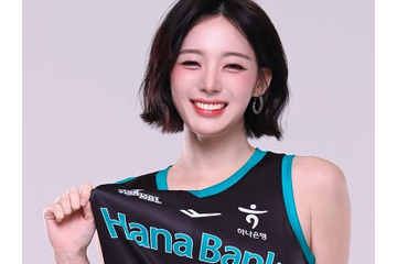 控えめな“膨らみ”にも視線集中…ショートヘア美女の韓国チア、夏の香り感じるタンクトップ姿に反響 画像