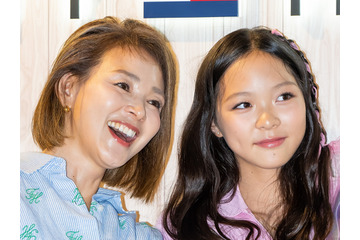 驚きの成長ぶり！秋山成勲の娘サランちゃん（14）、母SHIHOと“身長差ほぼなし”のモデル級スタイル 画像