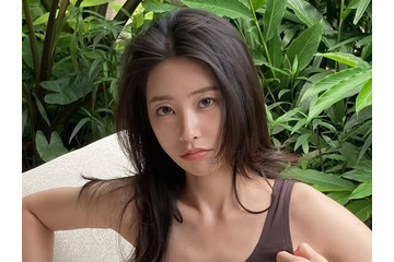 “手つなぎ大阪デート”が話題に！元K-POPアイドル、イケメンモデル恋人とラブラブ広告撮影 画像