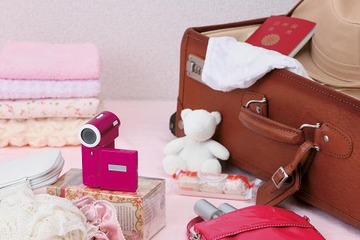 ポップな4色カラバリで実売9,975円のデジタルビデオカメラ 画像