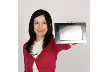 裸眼で3D動画/静止画を楽しめる7型デジタルフォトフレーム 画像