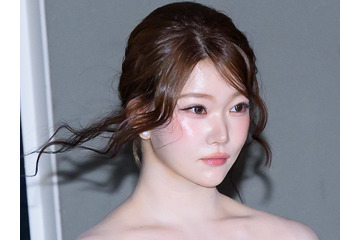 透け感たっぷりでヒヤヒヤ…日本人K-POPアイドル、レーストップスで地元・大阪を散策 画像