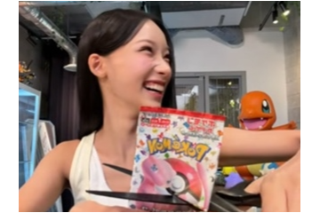 「なぜポケモンカードを切る？」韓国アイドルに“反日”疑惑、日本ファンからは擁護の声も 画像