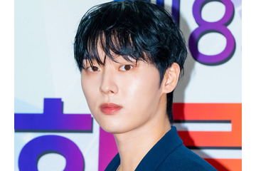 早朝の“泥酔ライブ配信”で物議の韓国俳優、騒動から3日で海外へ？公開した近況に注目 画像