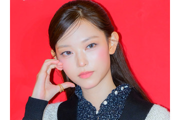ADOR復帰後初！NewJeans・ヘリン、ついに公の場に登場　変わらぬ美貌で会場魅了 画像
