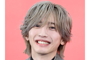 【写真】なにわ男子・道枝駿佑、“宝石スマイル”で韓国・釜山を虜に！秋らしい装いで記者会見に登場 画像