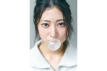 乃木坂46・6期生グラビア企画「Nogizaka Colors」第8弾、川端晃菜が登場！ 画像