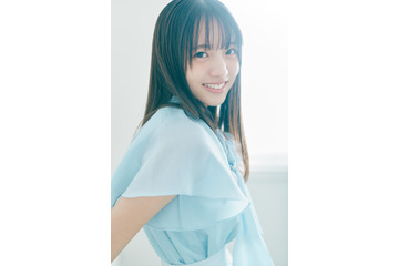 乃木坂46・海邉朱莉、微笑みショットでファン魅了　6期生グラビア企画「Nogizaka Colors」 画像