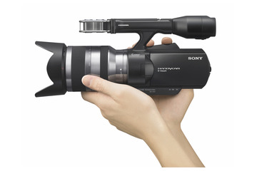 米ソニー、レンズ交換式のハンディカム「NEX-VG10」を日本に先駆け発表――価格は2,000ドル前後 画像