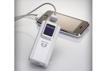 iPhoneやiPodなどUSB対応のモバイル機器を充電できる大容量バッテリ 画像