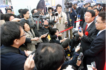 【ビデオニュース】NTTドコモ 山田社長 囲み取材……「GALAXY S」発売記念イベント 画像