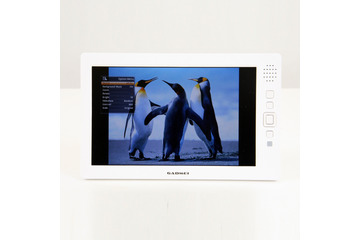 サンコー、実売15,800円の8V型ワイド液晶搭載ポータブルメディアプレーヤー 画像