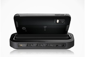 【CES 2011】モトローラがデュアルコアのスマートフォン「ATRIX 4G」！ユニークなドックも登場 画像