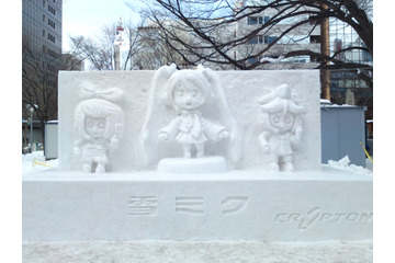 ライトアップされた氷の初音ミク……さっぽろ雪まつり 画像