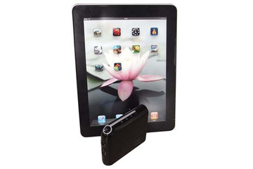 iPhoneのほかiPad 2も充電できる大容量モバイルバッテリ 画像