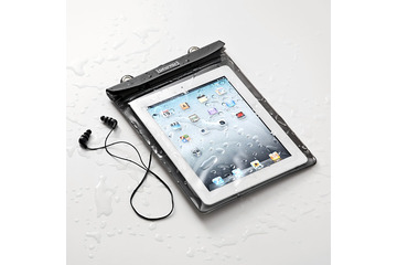 iPad/iPad 2がお風呂やプールサイドで楽しめる防水イヤホン付き防水ケース 画像
