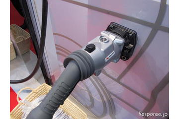 【スマートグリッド展 2011】CHAdeMOに欧米規格をクリアする新仕様…ヤザキ 画像