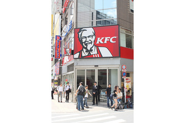 「初めてのバイトはKFCでした」……ほしのあき、ニワトリ姿で猛アピール! 画像