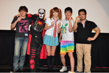 佐藤かよが女子高生コスプレで悩殺!!　鉄拳＆佐久間一行をノックアウト 画像