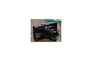 松下、16:9の2.8型ワイド液晶を搭載した1,020万画素コンパクトデジカメ「LUMIX DMC-LX2」 画像