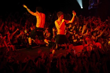 GACKT率いるYELLOW FRIED CHICKENzが2度目の水着限定ライブ 画像