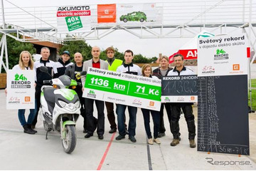 チェコの電動スクーター、24時間連続走行で新記録…1136km 画像