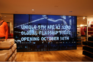 NECのデジタルサイネージ、ユニクロ・ニューヨーク新旗艦店で稼働開始……日本から遠隔運用 画像