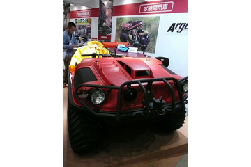 【危機管理産業展】ユニークな水陸両用車と小型無人飛行機 画像