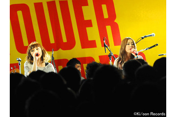 PUFFYがタワレコ渋谷で開催した超プレミアミニライブの模様を! 画像