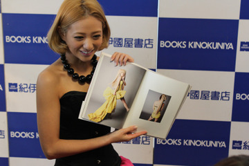 AAA伊藤千晃が写真集「chercher」!すっぴんからランジェリーまで 画像