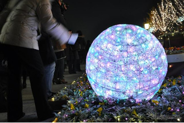 三菱 i-MiEV の電力でライトアップ 画像