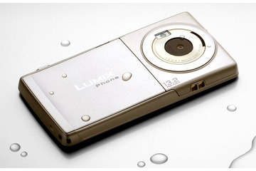 NTTドコモ、「LUMIX Phone P-02D」販売開始 画像