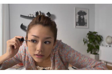 桐谷美玲、“すっぴん”からメイク完成までの一部始終を動画で! Fasioスペシャルムービー公開 画像