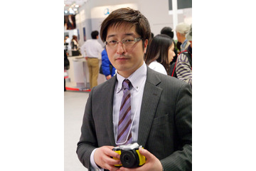 【CP+ 2012(Vol.1)】デザインと高画質・機能性の両立を目指した……ペンタックス K-01 商品企画担当 画像