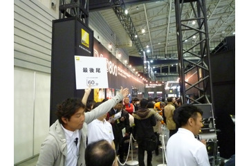 【CP＋ 2012（Vol.9）】ニコン・富士フイルムなど、新製品ブースに黒山の人だかり！……会場の様子 画像