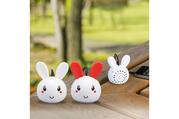 うさぎ型ミニボディに16時間駆動バッテリ搭載! スマホ向けキーホルダー付きスピーカー 画像