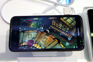 【MWC 2012 Vol.30(動画)】ファーウェイ、世界最速クアッドコアCPU搭載スマホ「Ascend D quad」 画像