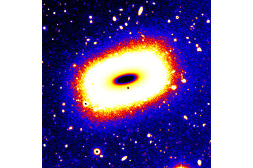 “こんな銀河、存在するはずがない”……すばる望遠鏡が写した「長方形銀河」の秘密 画像