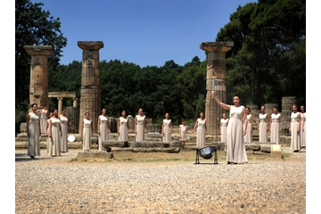 ロンドン・オリンピック、聖火リレーが出発 画像